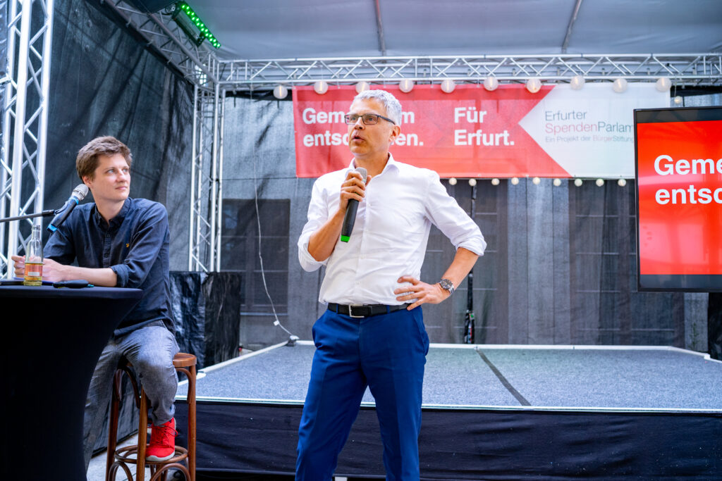 Projektvorstellung Rot-Weiss Erfurt: "RWE – Du kommst vom Herz! Initiative: Sicher im Nachwuchs!"