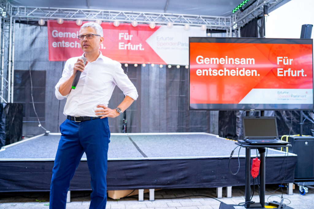 Projektvorstellung Rot-Weiss Erfurt: "RWE – Du kommst vom Herz! Initiative: Sicher im Nachwuchs!"