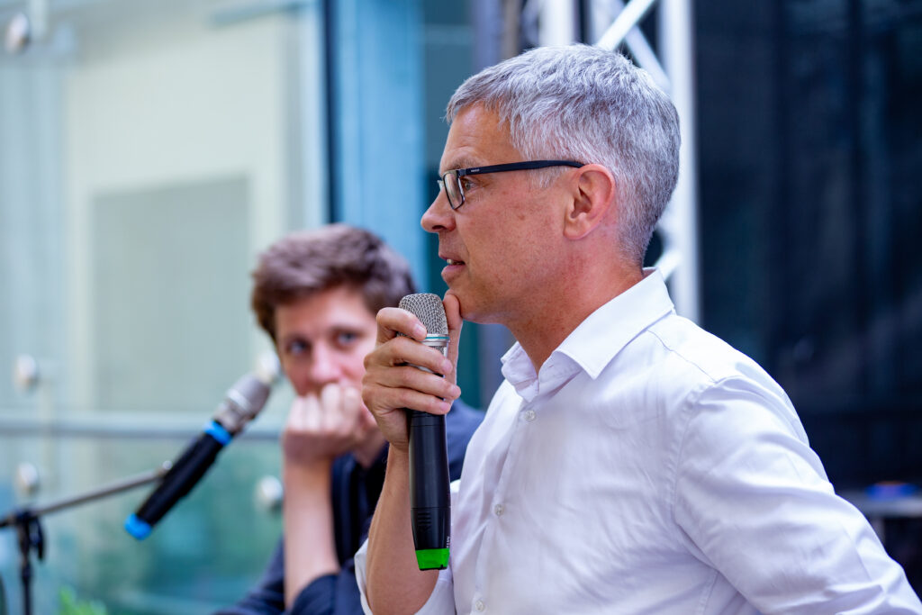 Projektvorstellung Rot-Weiss Erfurt: "RWE – Du kommst vom Herz! Initiative: Sicher im Nachwuchs!"
